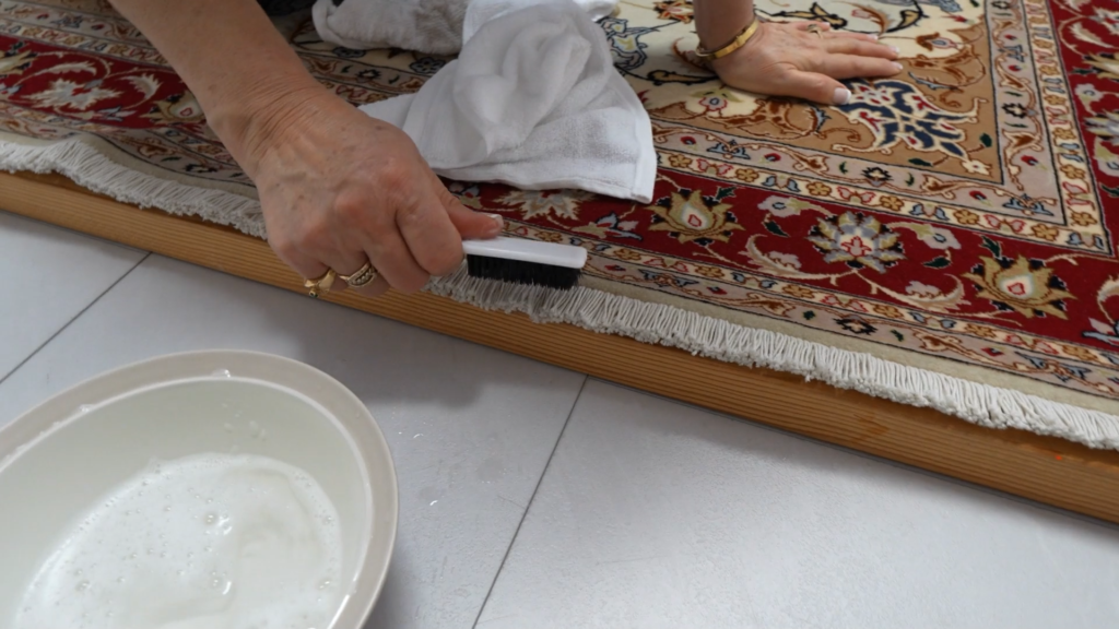 Cleaning the Persian Rug’s Fringes