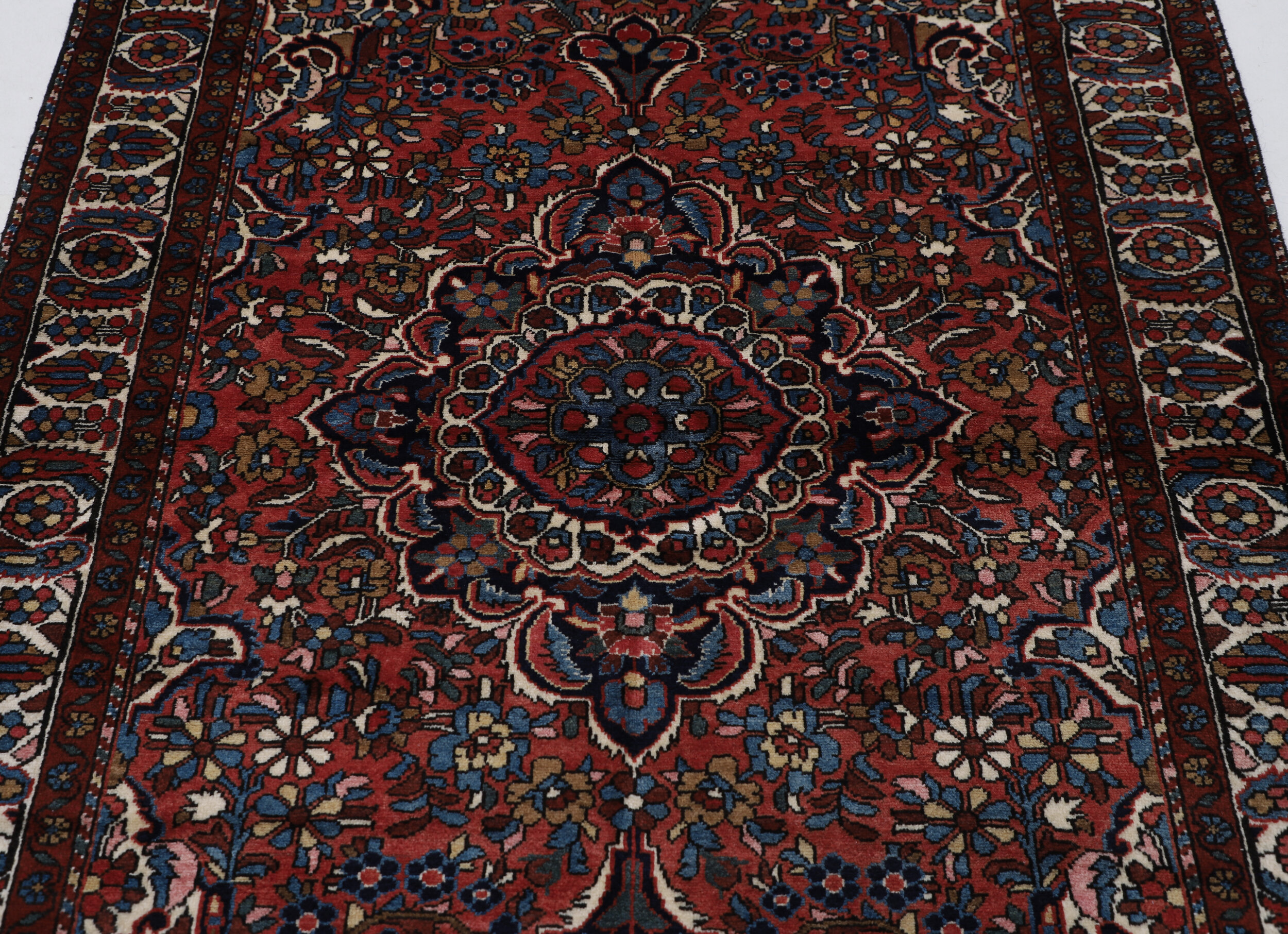 4’8″ x 6’9″ Hamadan Authentic Persian Rug - thumbnail 2