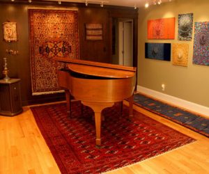 Decorating_with_rug_in_especail_room